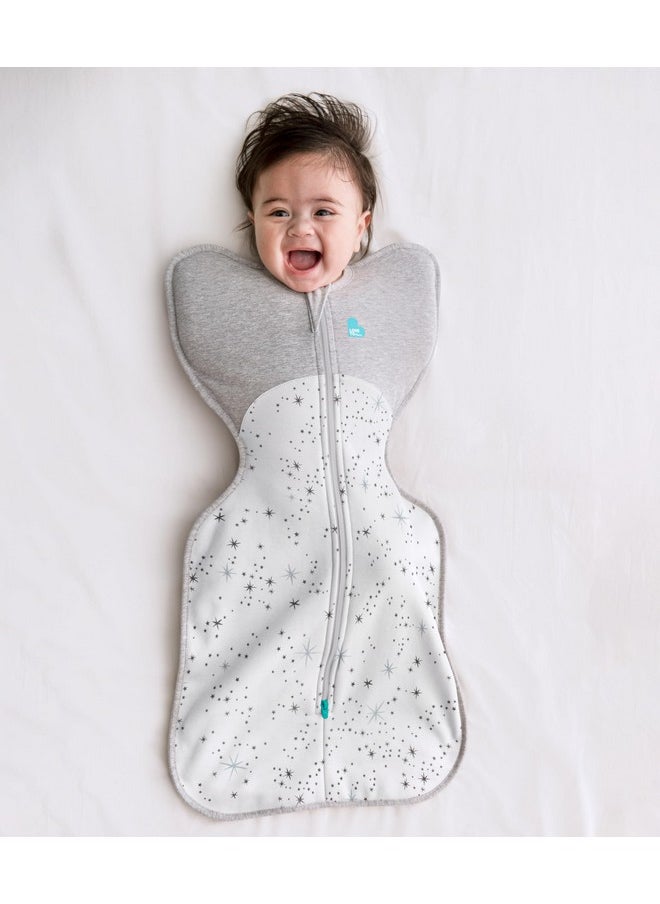 لاف تو دريم قماط Love to Dream، كيس نوم للأطفال، قماط Swaddle UP ذاتي التهدئة للمواليد الجدد، ينام لفترة أطول، ملائم بشكل مريح يساعد على تهدئة ردود الفعل المفاجئة، مناسب لجميع المواسم، من 13 إلى 19 رطلاً، لون أبيض نجمي  - Image 3
