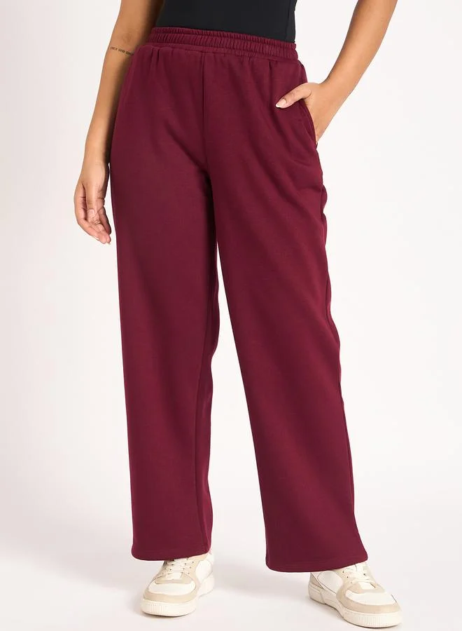 فيميلا بنطال رياضي فليس بقصة أرجل مستقيمة