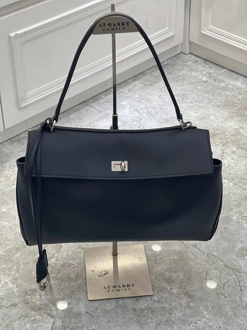 High-End Lock Armpit Bag, Fashionable Commuter Shoulder Crossbody Bag, Soft Waxy Tote Large Capacity Bag - Image 1