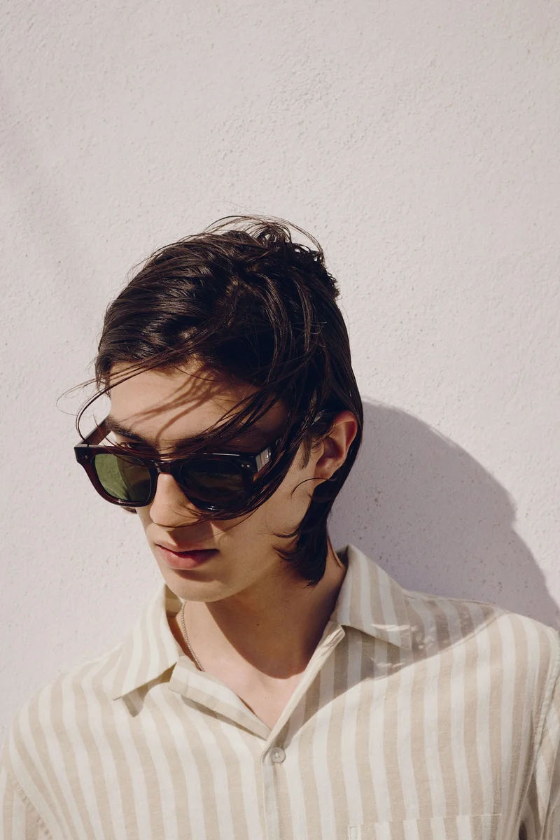 اتش اند ام قميص كتان قصير الأكمام بقصة عادية