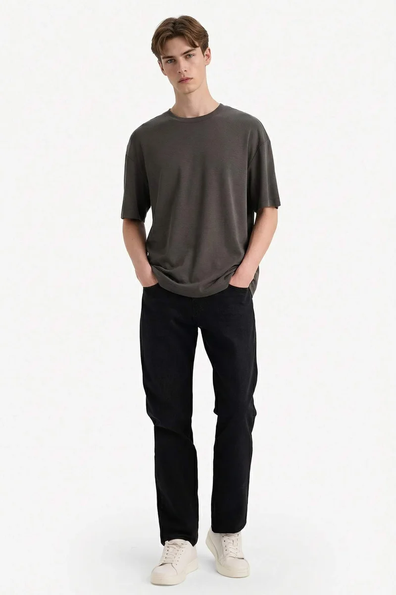ديفاكتو Boxy Fit Crew Neck Short Sleeve T-Shirt