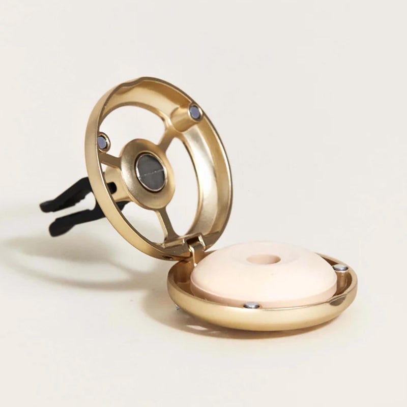 Maison Berger مايزون بيرجر - مجموعة معطر هواء السيارة القابلة لإعادة التعبئة مع مشبك تهوية - 3.1 × 2 × 0.8 بوصة - صنع في فرنسا (لوليتا لمبيكا ساتين جولد) - Image 2