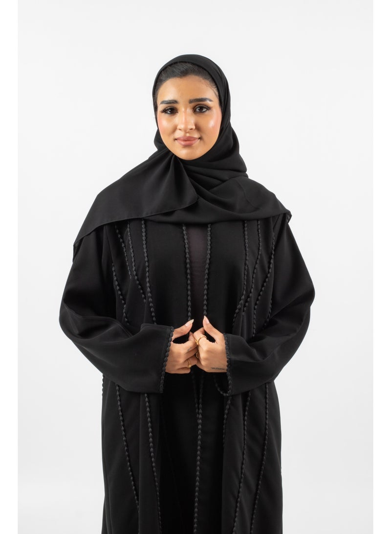 عباية سوداء فضفاضة بتطريز عمودي مضفر مع حجاب مطابق - Image 2