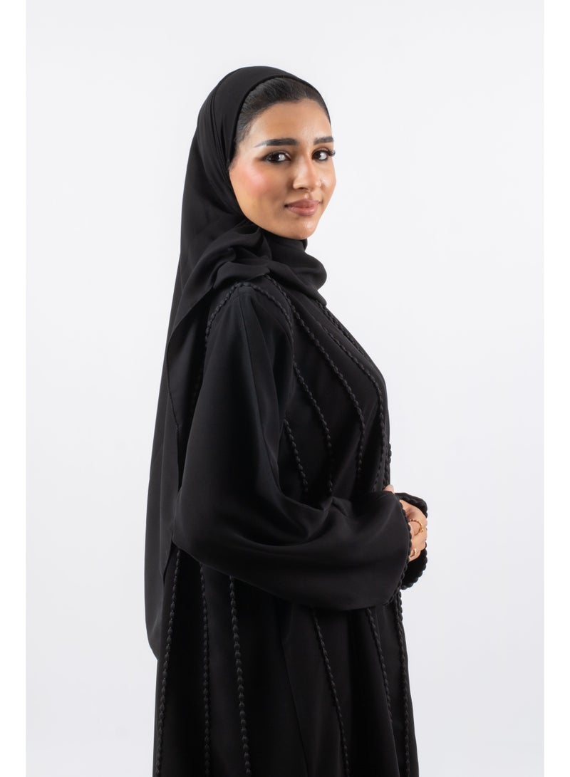 عباية سوداء فضفاضة بتطريز عمودي مضفر مع حجاب مطابق - Image 1