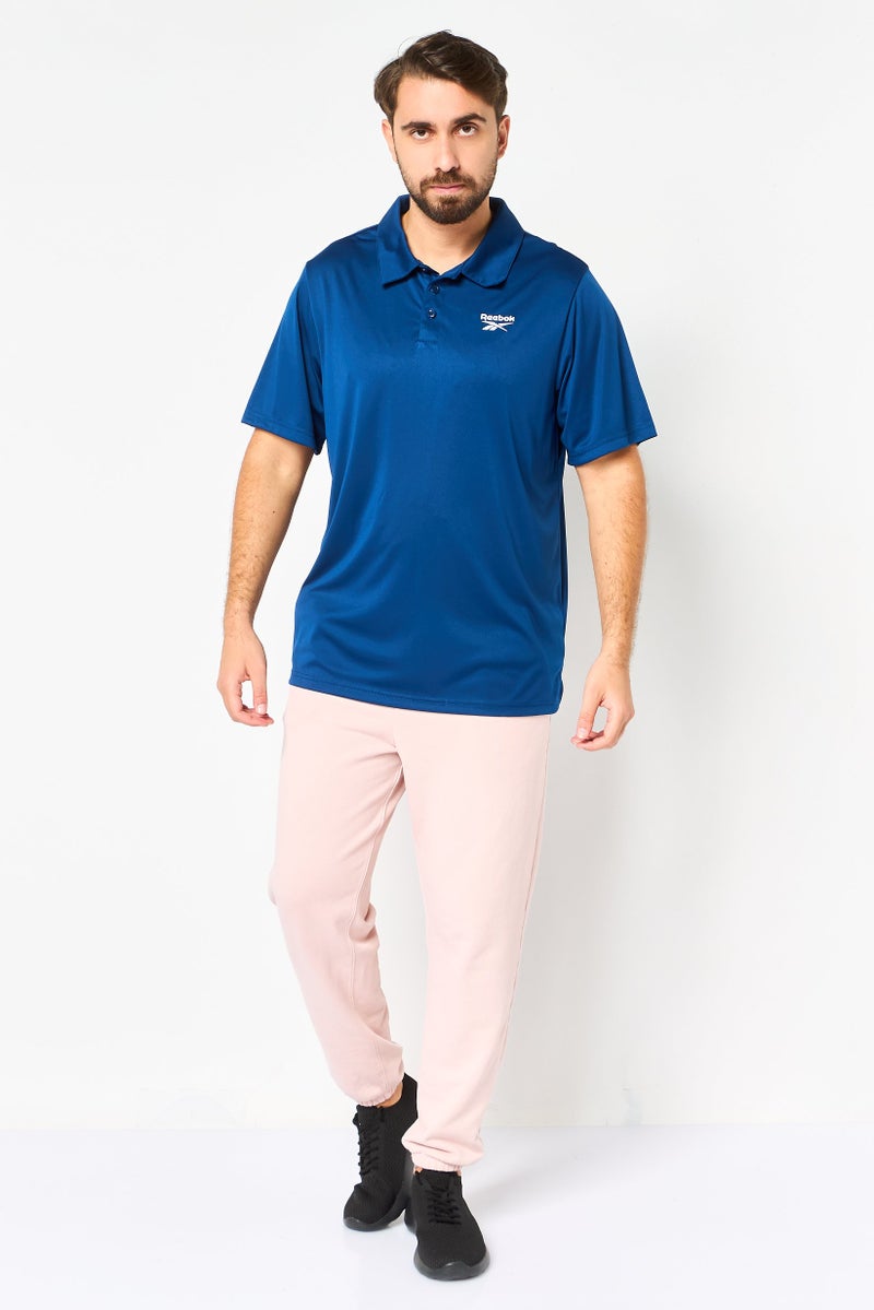 Reebok قميص بولو قصير الأكمام بتصميم عادي للرجال بشعار العلامة التجارية، أزرق داكن - Image 4