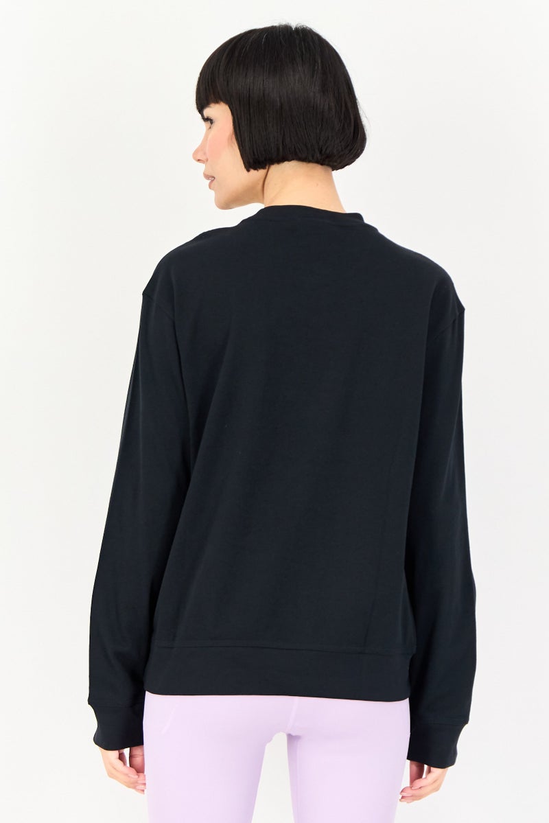 Nike سويت شيرت خارجي فضفاض بأكمام طويلة للنساء، أسود - Image 4