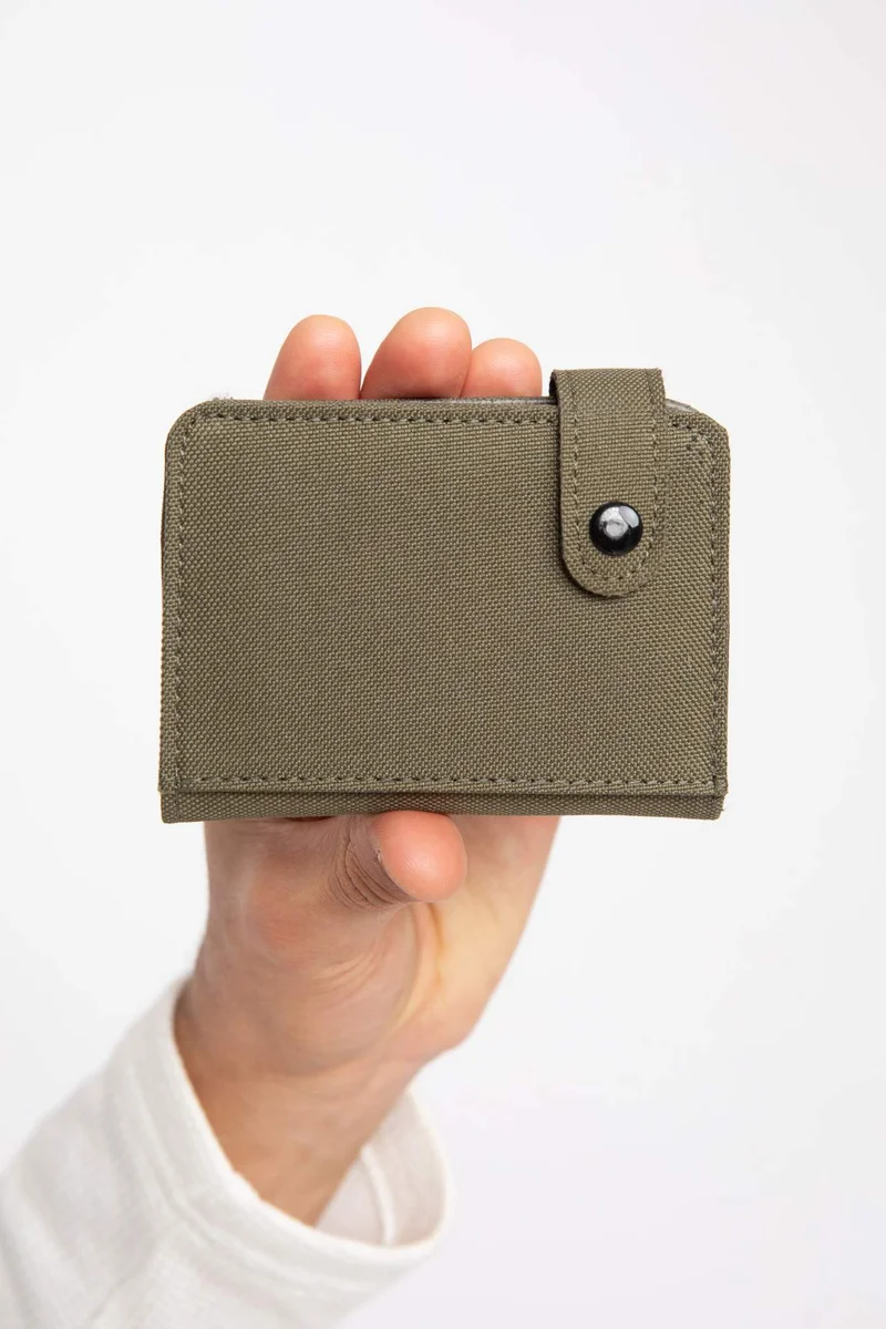 Defacto Man Wallets