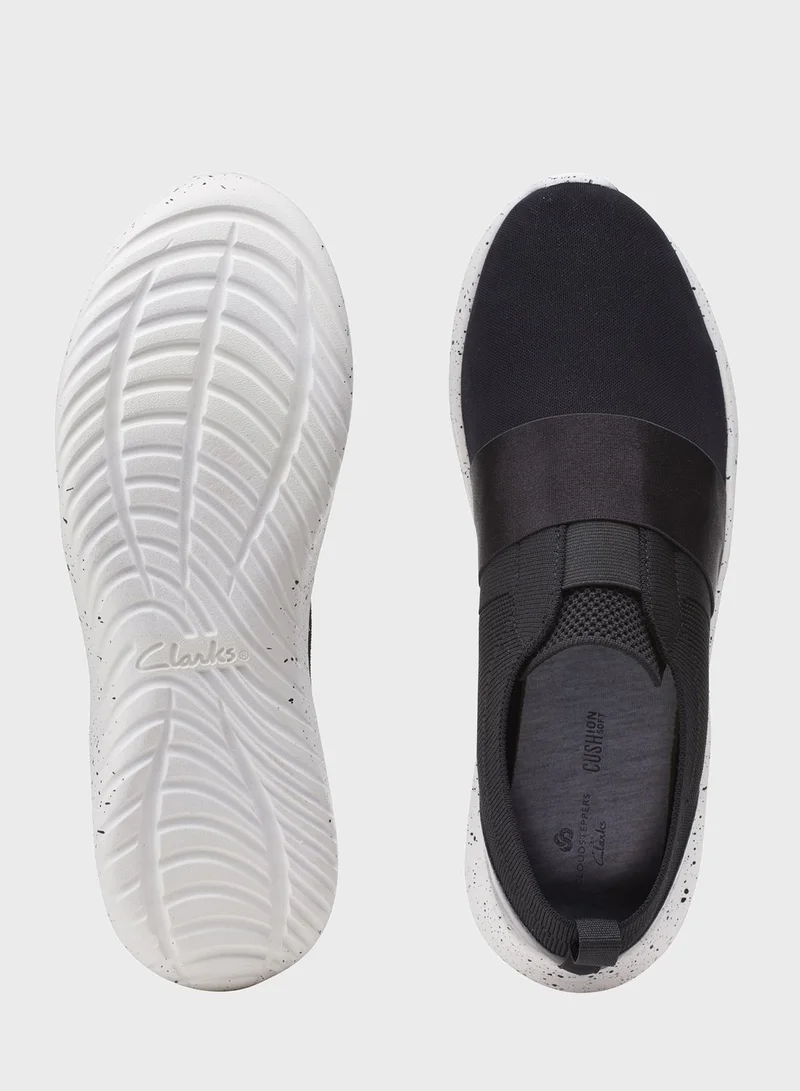 clarks Nova Lumis Low-Heel Sneakers