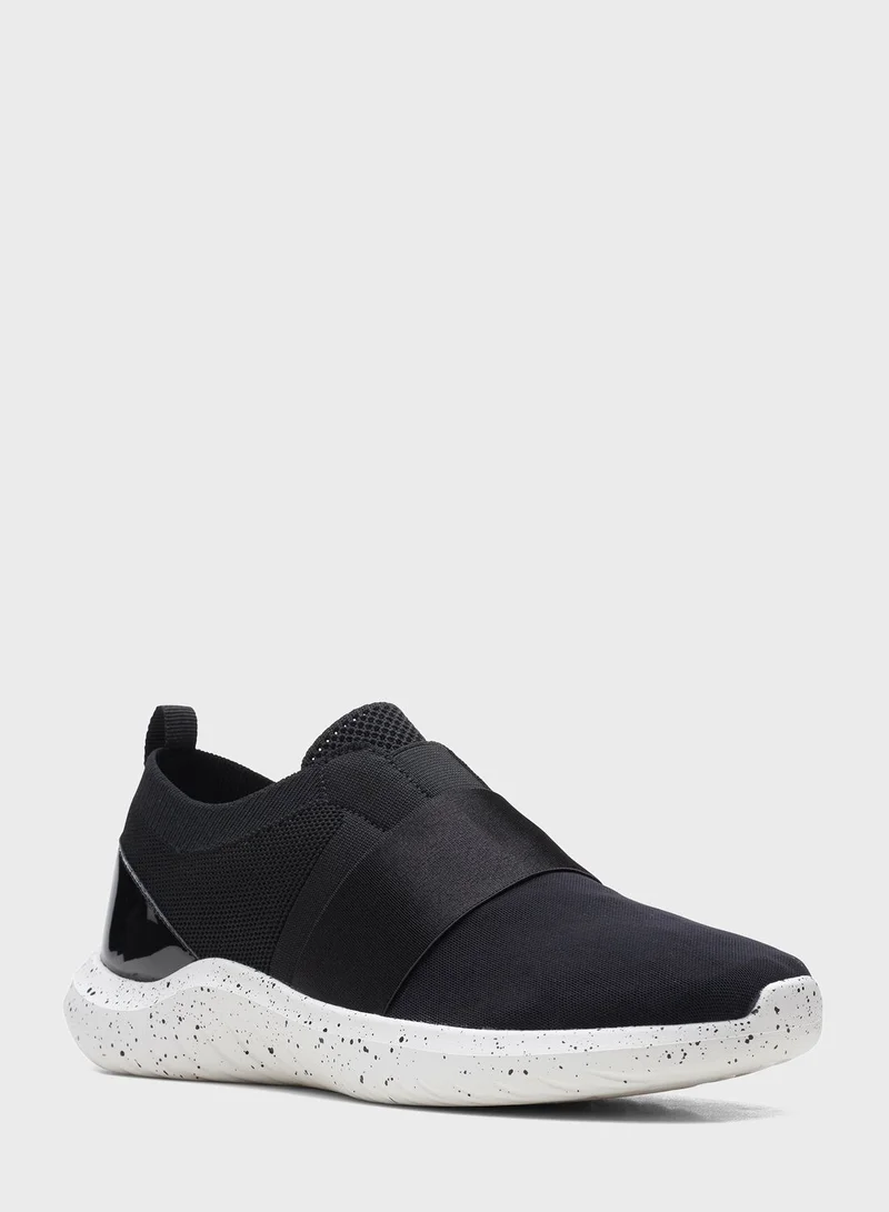 clarks Nova Lumis Low-Heel Sneakers