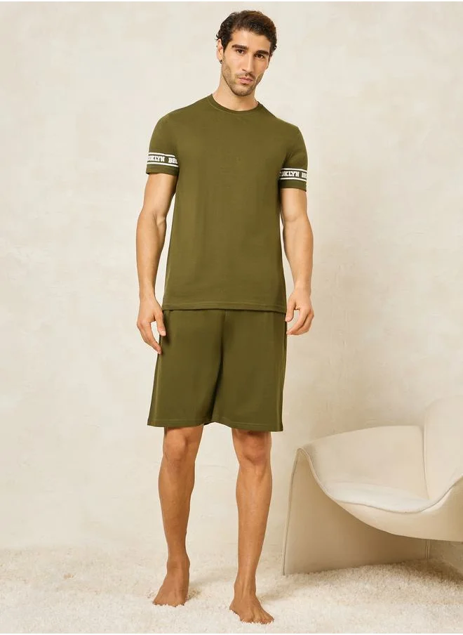 ستايلي Minimal Sleeve Print Crew Neck T-Shirt & Shorts Set