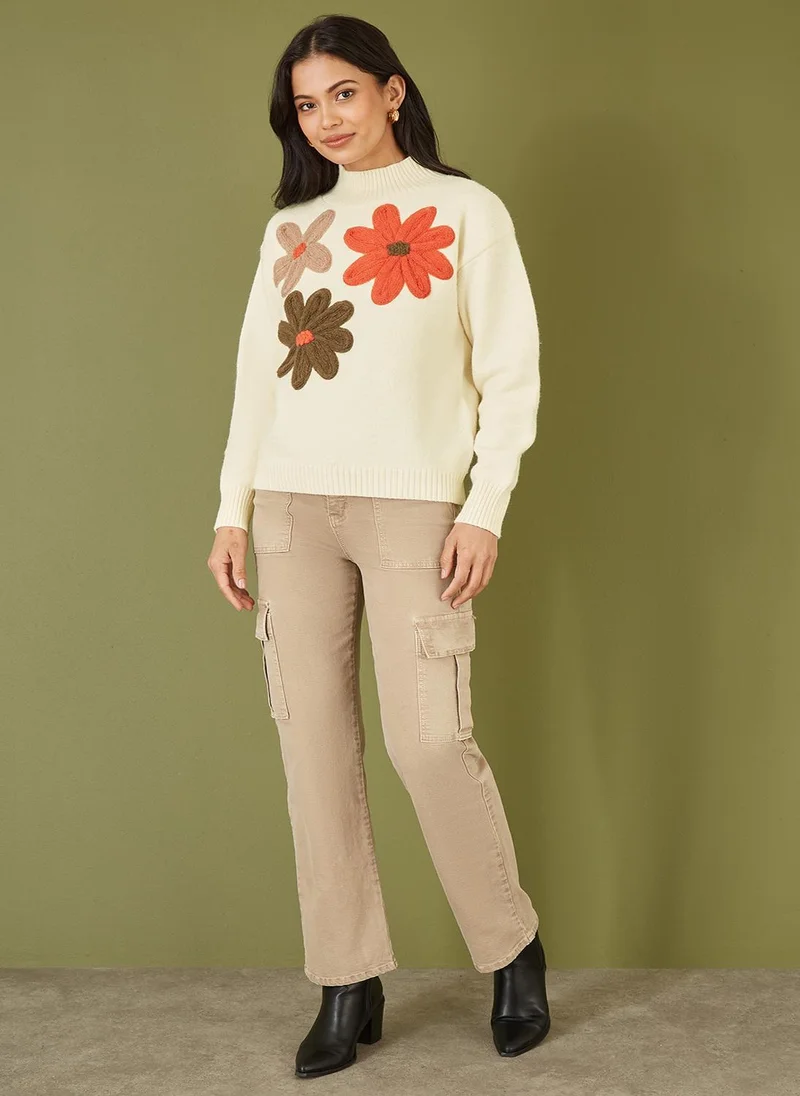 ميلا لندن كنزة محبوكة بياقة عالية وزهور مطرزة