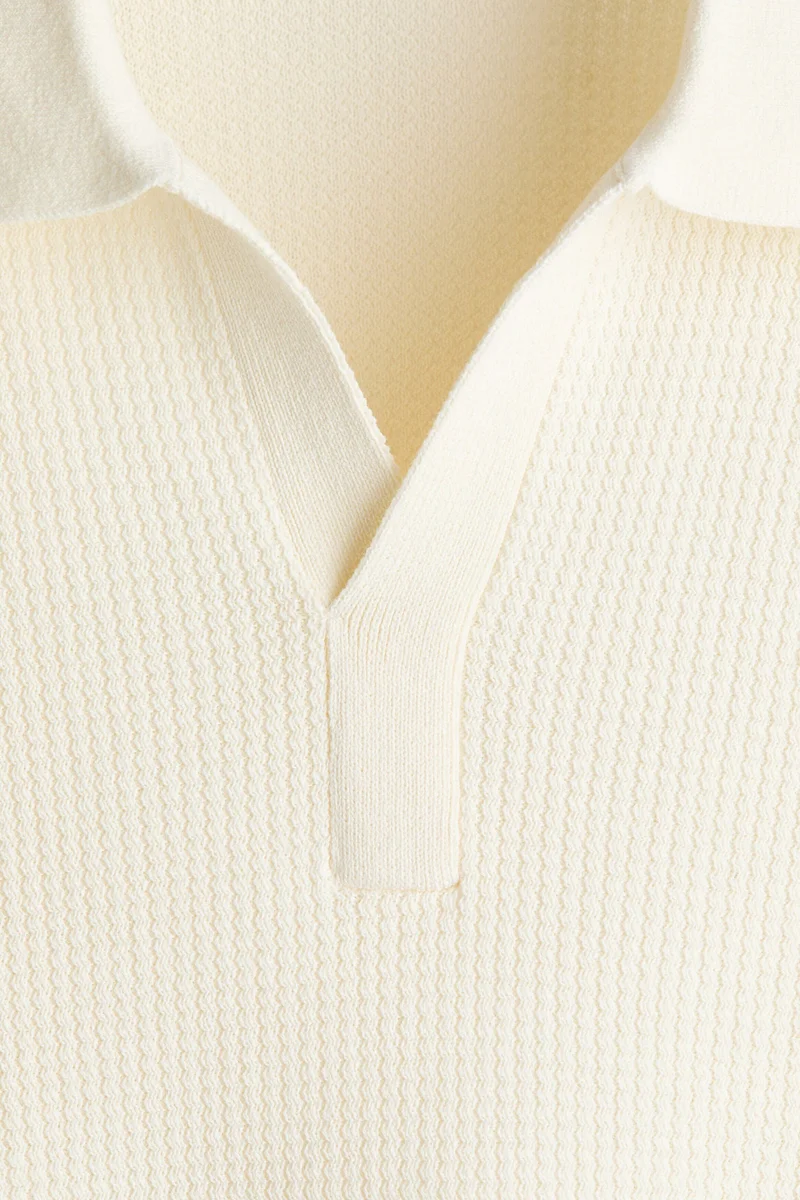 اتش اند ام تي-شيرت بولو محبوك بقصّة عادية