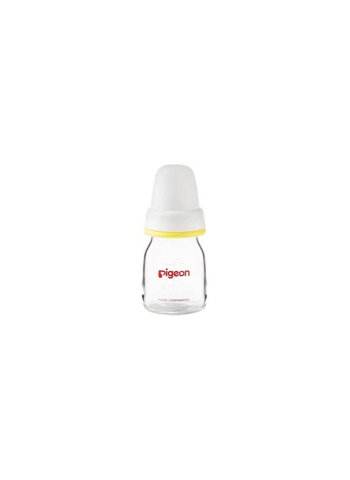 pigeon - Bottle juice glass Pigeon breast-mimicking nipple encourages baby's natural tongue movement. The double thickness ultra-soft silicone rubber ensures optimal softness and elasticity for baby to grip. - Image 1