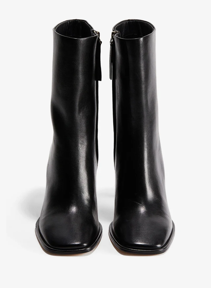 اتش اند ام بوت للكاحل من الجلد بكعب