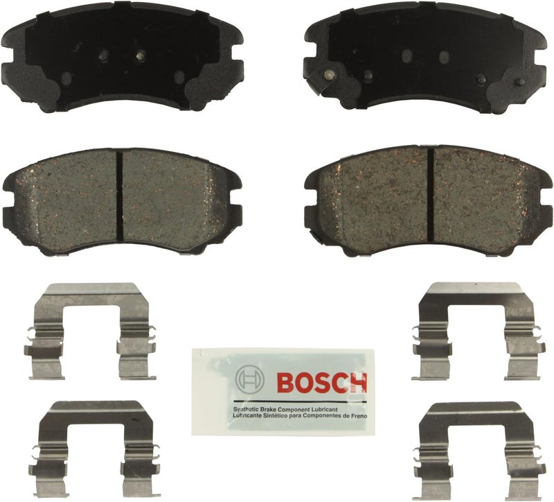 BOSCH مجموعة وسادات فرامل سيراميك زرقاء BE924H مع المعدات - متوافقة مع بعض سيارات هيونداي أزيرا، إلنترا، سوناتا، تيبورون، توكسون؛ كيا أمانتي، ماغنتيس، أوبتيما، سول، سبورتاج؛ أمامي - Image 1