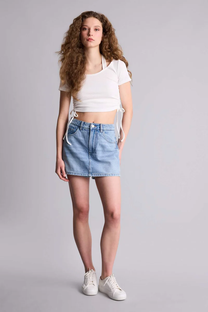 ديفاكتو Fitted Halter Neck Short Sleeve T-Shirt