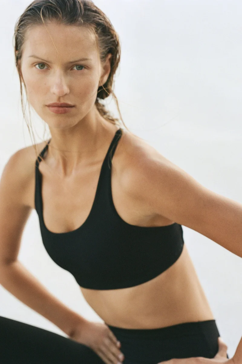 H&M  Medium Support Sports bra with SculptMove™ for Women | Best Price UAE