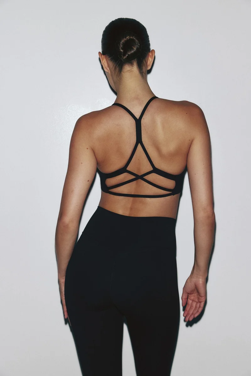 H&M  Medium Support Sports bra with SculptMove™ for Women | Best Price UAE