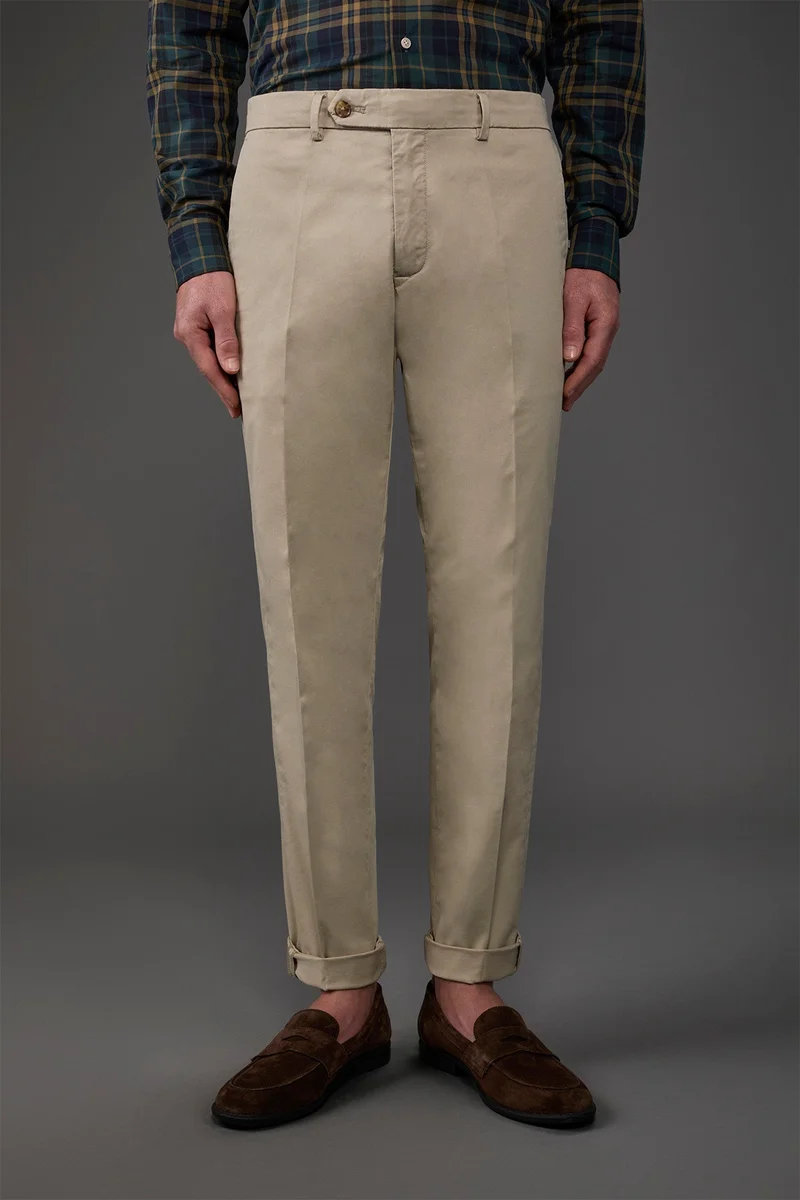 Doppelganger Men's classic chino trousers with extended tab closure - Beige