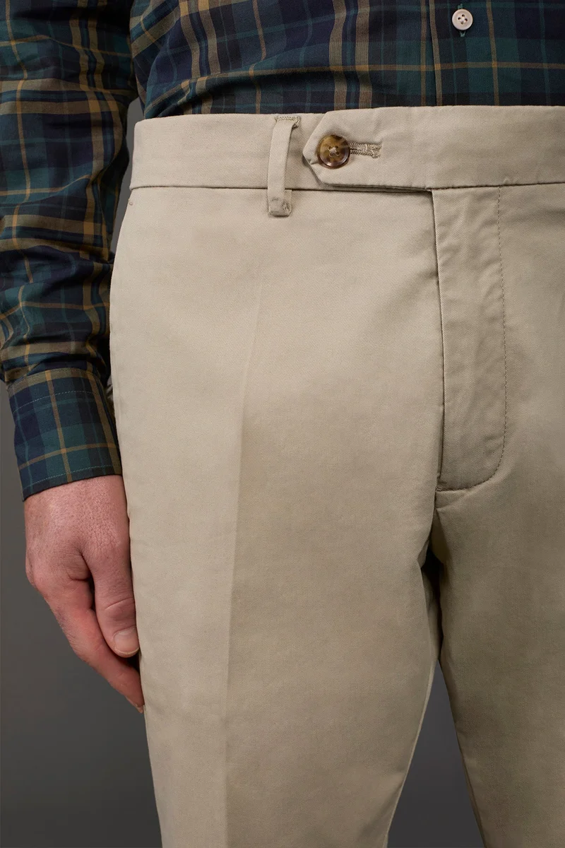 Doppelganger Men's classic chino trousers with extended tab closure - Beige