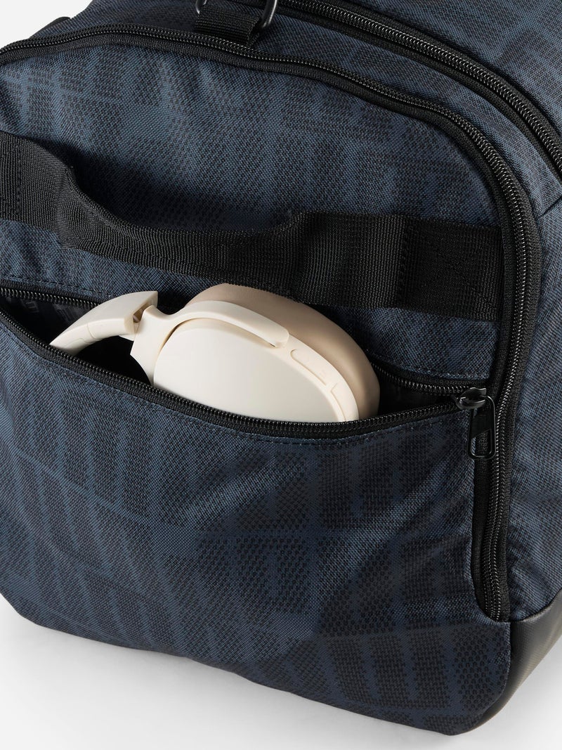 PUMA حقيبة رياضية متوسطة من بومة تشالنجر AOP - Image 5