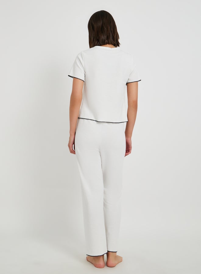 تايك تو طقم بيجامة وتيشيرت برقبة مربعة بتفاصيل دانتيل - Image 4