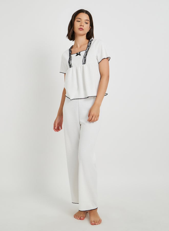 تايك تو طقم بيجامة وتيشيرت برقبة مربعة بتفاصيل دانتيل - Image 1