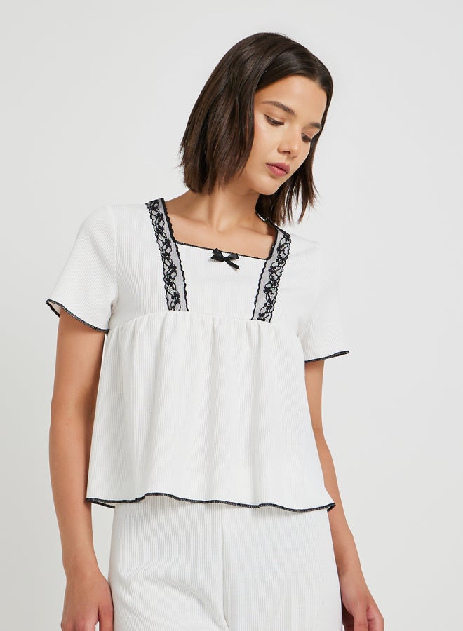 تايك تو طقم بيجامة وتيشيرت برقبة مربعة بتفاصيل دانتيل - Image 2