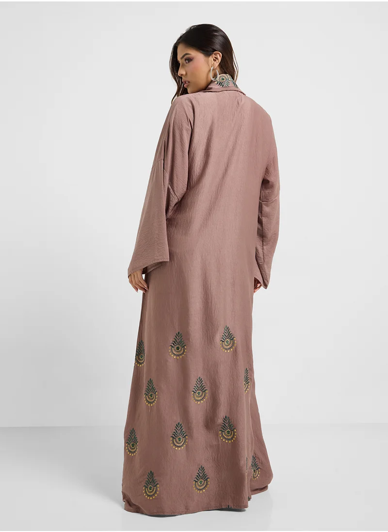 هيا كلوزيت Collared Abaya wih Embroidery