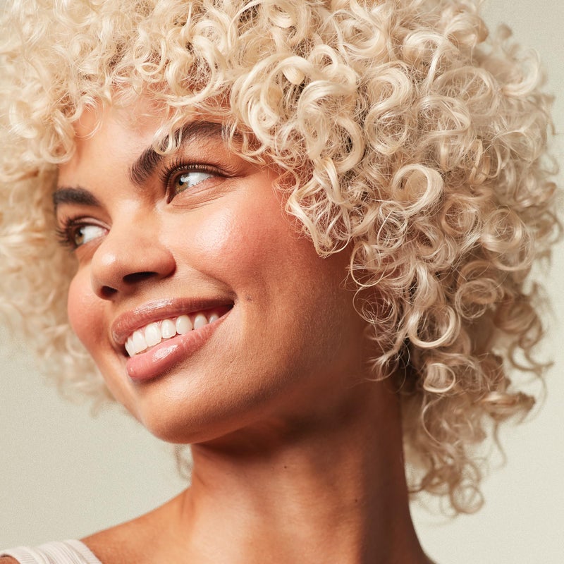 Paul Mitchell Platinum Blonde Violet Shampoo, Banishes Brass + Brightens, Ideal for Light to Medium Blonde, Silver, Gray or White Hair, 10.14 fl oz - Image 4