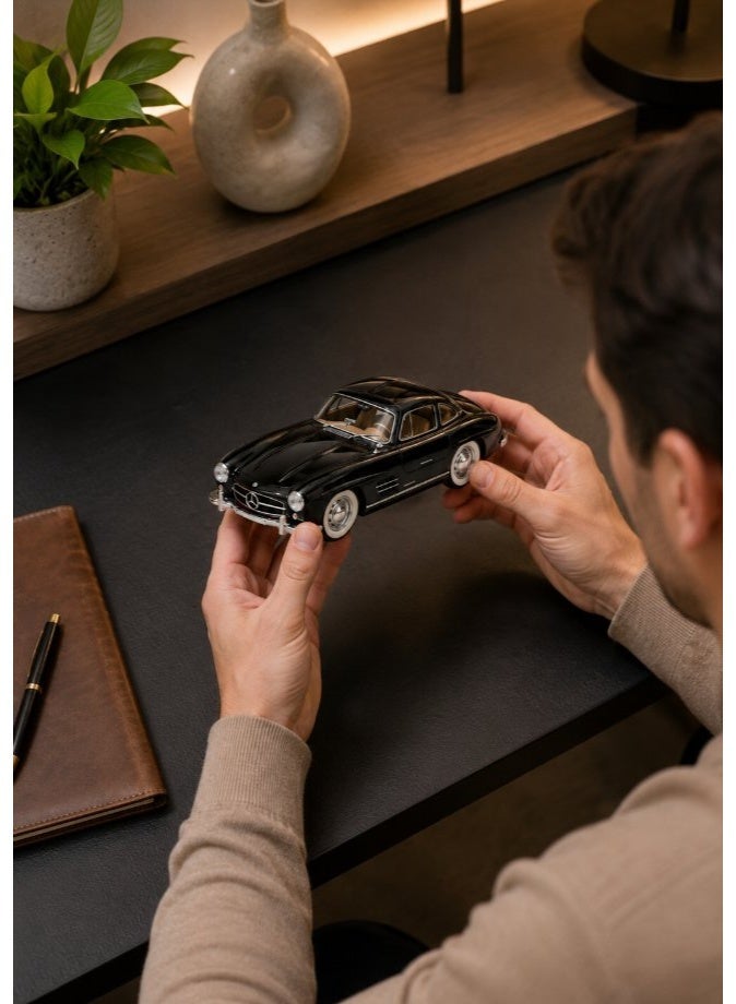 DAT 1:24 Scale Classic Gullwing Coupe Diecast Model Car with Detailed Interior & Chrome Accents – Collectible Display Toy - Image 2