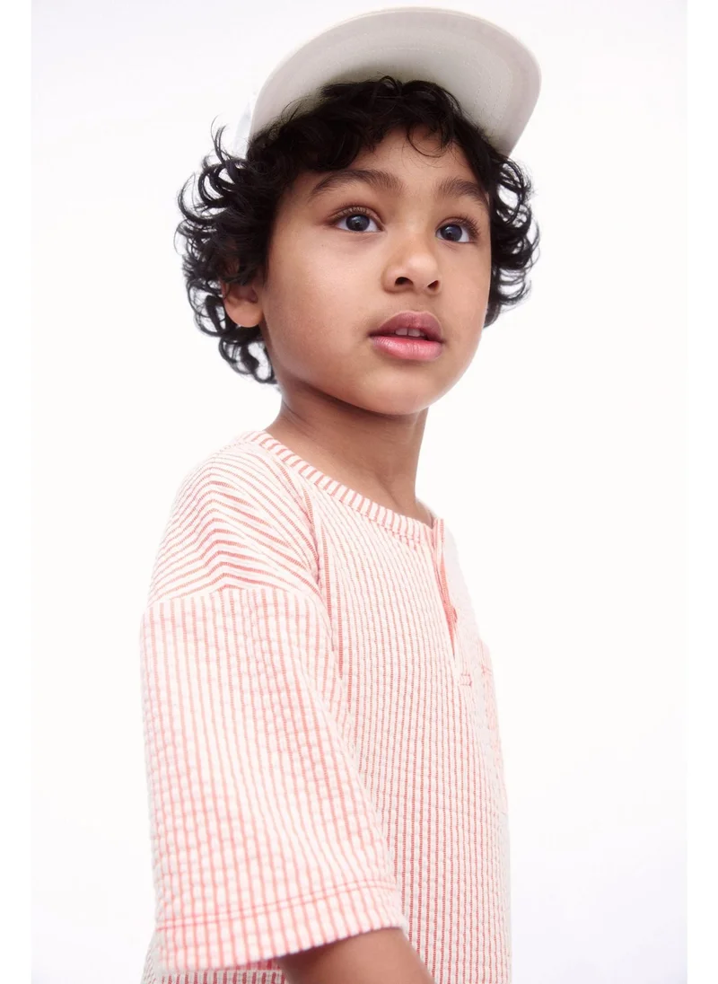 اتش اند ام Henley top and shorts