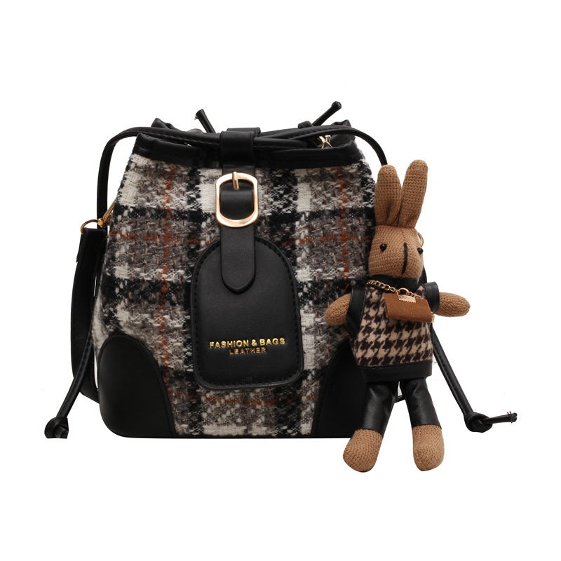 High-End Niche Retro Woolen Bucket Small Bag Women'S Fashionable Fashionable Large Capacity Portable Shoulder Bag - Image 1