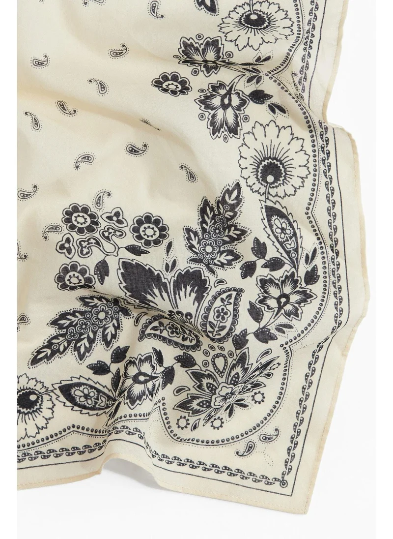 اتش اند ام Patterned cotton scarf