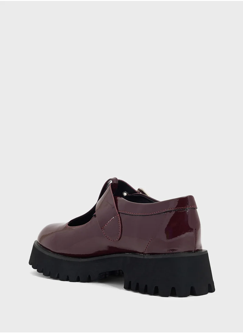 جينجر Chunky Buckle Flat Shoe