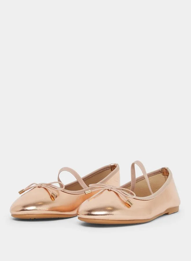 ستايلي حذاء باليرينا مزينة بربطة فيونكة