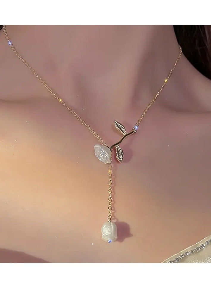 هوم كليرانس سايل 1pc Nooxian أنيقة على الطراز الفرنسي وردة قلادة قلادة نسائية ، 18 كيلومتر من الفولاذ المقاوم للصدأ مطلي بالذهب مع سحر زهرة الراتنج ، سلسلة الترقوة اليومية ومناسبات الزفاف ، مجوهرات الزهور الرومانسية لجميع المواسم - Image 1