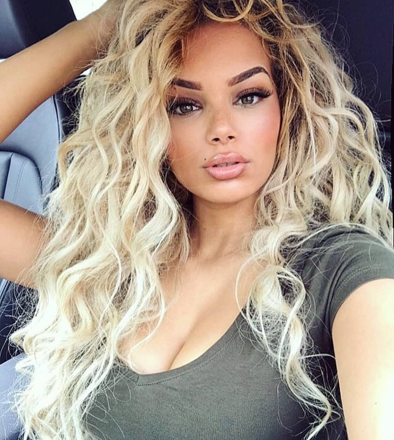 Fencca Blonde Long Curly Wavy Wig Ombre Platinum Blonde Wigs for Women Loose Wave Hair Glueless Heat Resistant Synthetic Wigs for Daily Party Use - Image 1