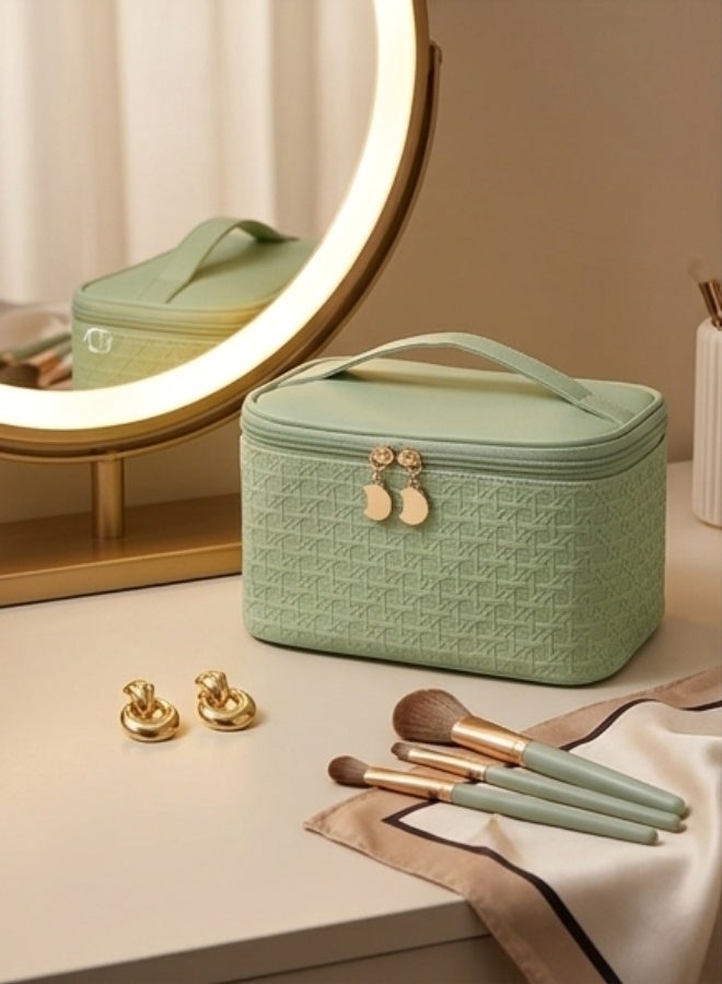 حقيبة مكياج نسائية كبيرة للسفر من جلد PU مقاوم للماء، حقيبة مستحضرات التجميل والأدوات مع عدة جيوب داخلية لتنظيم المكياج والفرش، منظم محمول للمكياج والفرش ومستحضرات التجميل، حقيبة سفر عملية وعصرية للنساء بسعة كبيرة لتخزين المكياج والعطور والأدوات الشخصية (لون بستاج) - Image 3