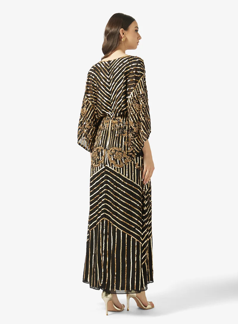 فروك اند فرل فستان ماكسي بياقة على شكل حرف  وأكمام واسعة