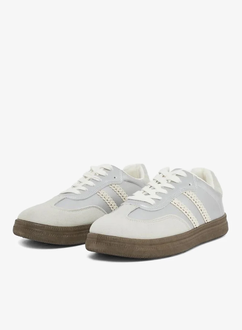 ستايلي اكتيف سنيكرز برباط مزين بالدانتيل والمعدن