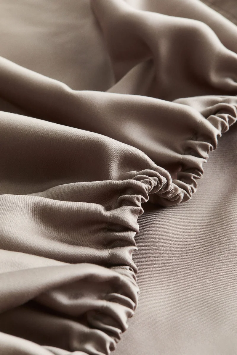 H&M Satin fitted sheet