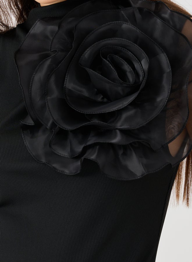 تايك تو توب بدون أكمام سادة مع تفاصيل وردة كورساج - Image 5