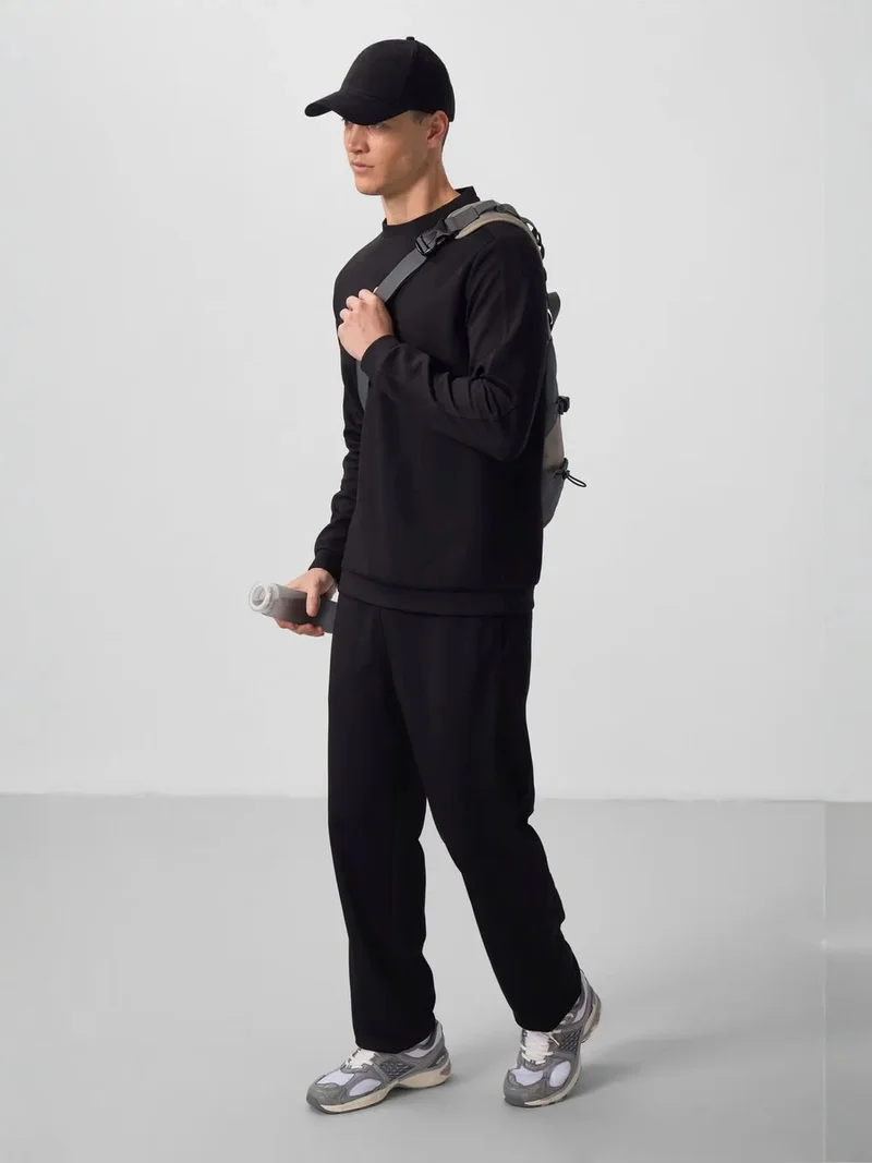 تومي لايف TOMMY Men's Oversized Sweatshirt And Pants Set