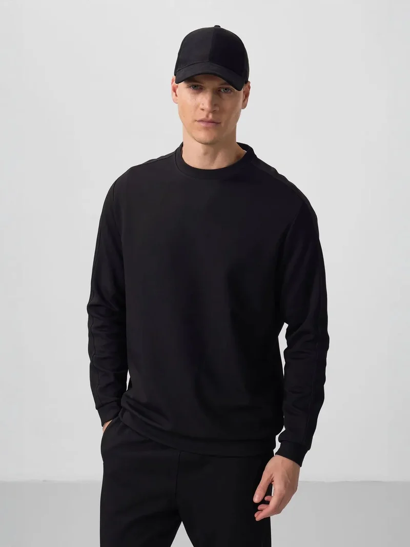 تومي لايف TOMMY Men's Oversized Sweatshirt And Pants Set