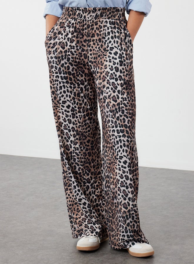 trendyol Leopard Printed Wide Leg/Relaxed Fit High Waist Stretch Trousers - Image 4