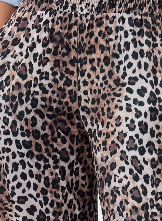 trendyol Leopard Printed Wide Leg/Relaxed Fit High Waist Stretch Trousers - Image 3