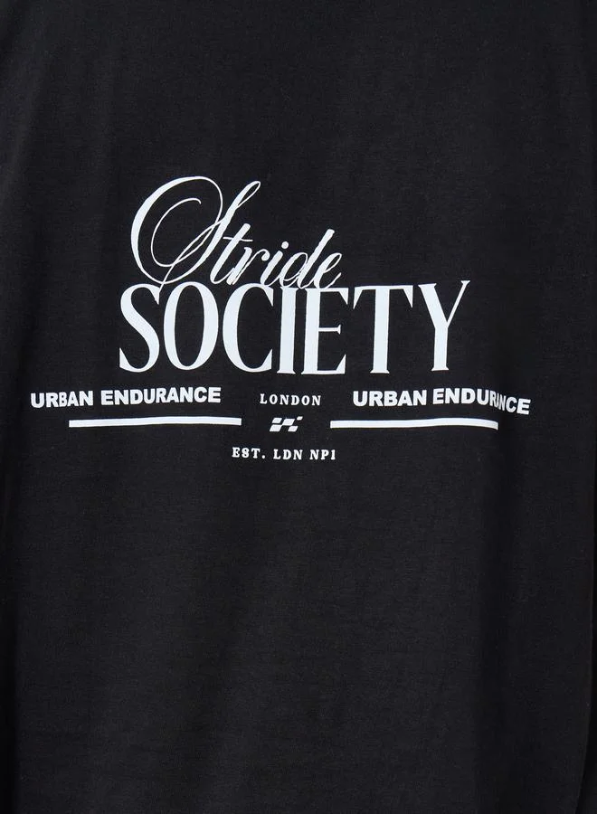 ستايلي اكتيف تيشيرت رياضي بدون أكمام بطبعة كتابة