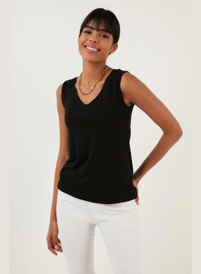 ليلا بلوزة نسائية بياقة على شكل حرف  وحمالات سميكة من ليلى، قطعتان، مقاس ضيق