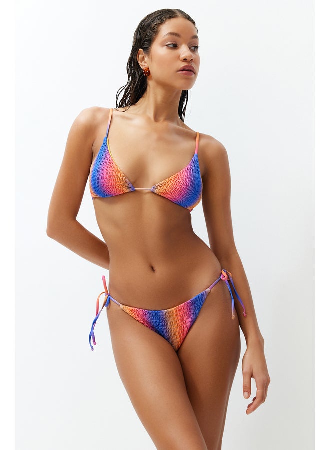 trendyol طقم بيكيني برازيلي بنمط مثلث متدرج اللون TBESS24BT00135  - Image 3